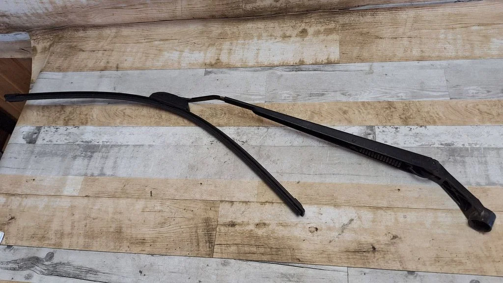 Front wiper blade arm – right