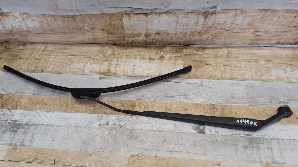 Front wiper blade arm – left