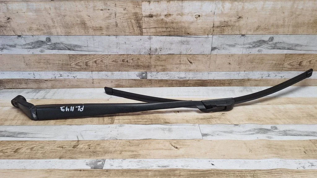 Front wiper blade arm – front left