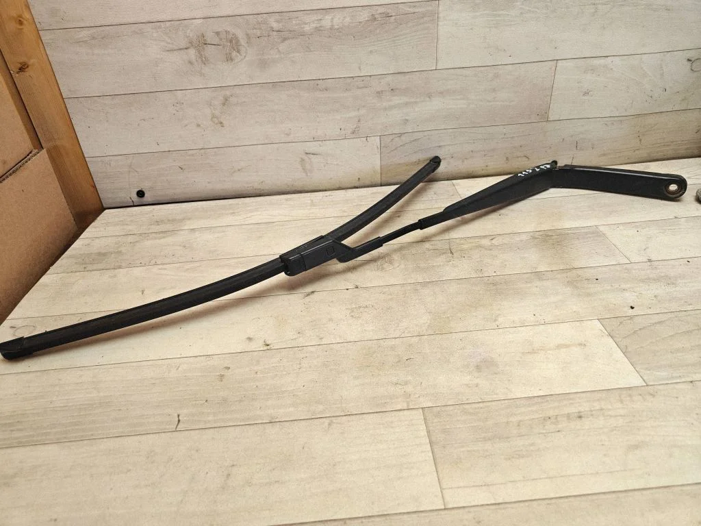 Front wiper blade arm 6J1955409