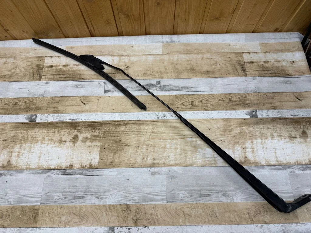 Front wiper blade arm 071956