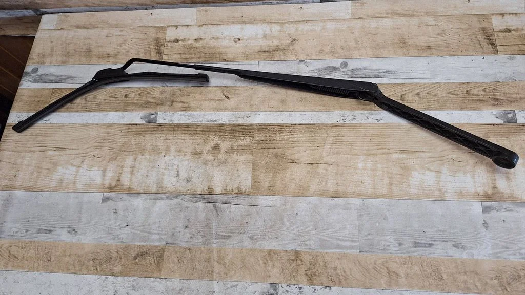 Front wiper blade arm B46LA