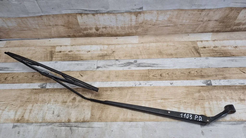 Front wiper blade arm – right