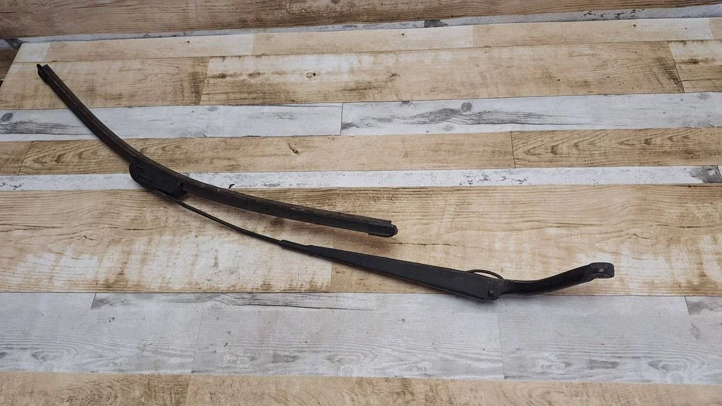 Front wiper blade arm 09154517