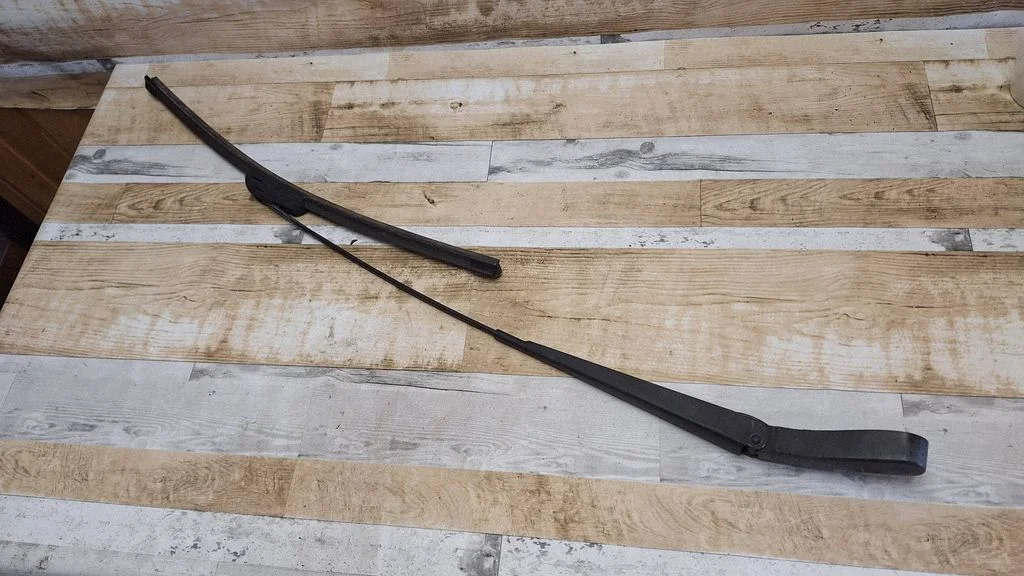 Front wiper blade arm 9151692