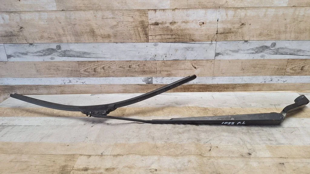 Front wiper blade arm – front left