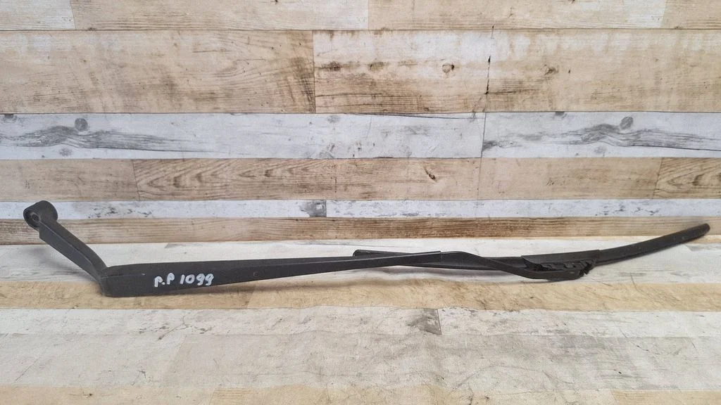 Front wiper blade arm – front right