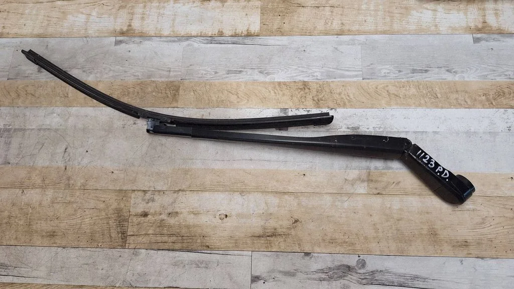Front wiper blade arm – Honda Civic (2006-2011)