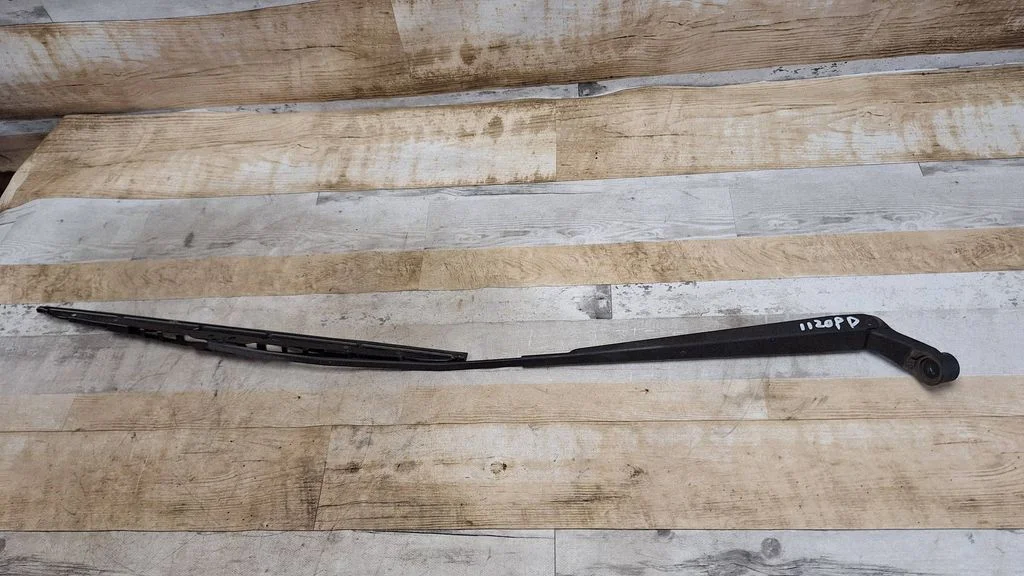 Front wiper blade arm – Toyota Yaris Verso (1999-2005)