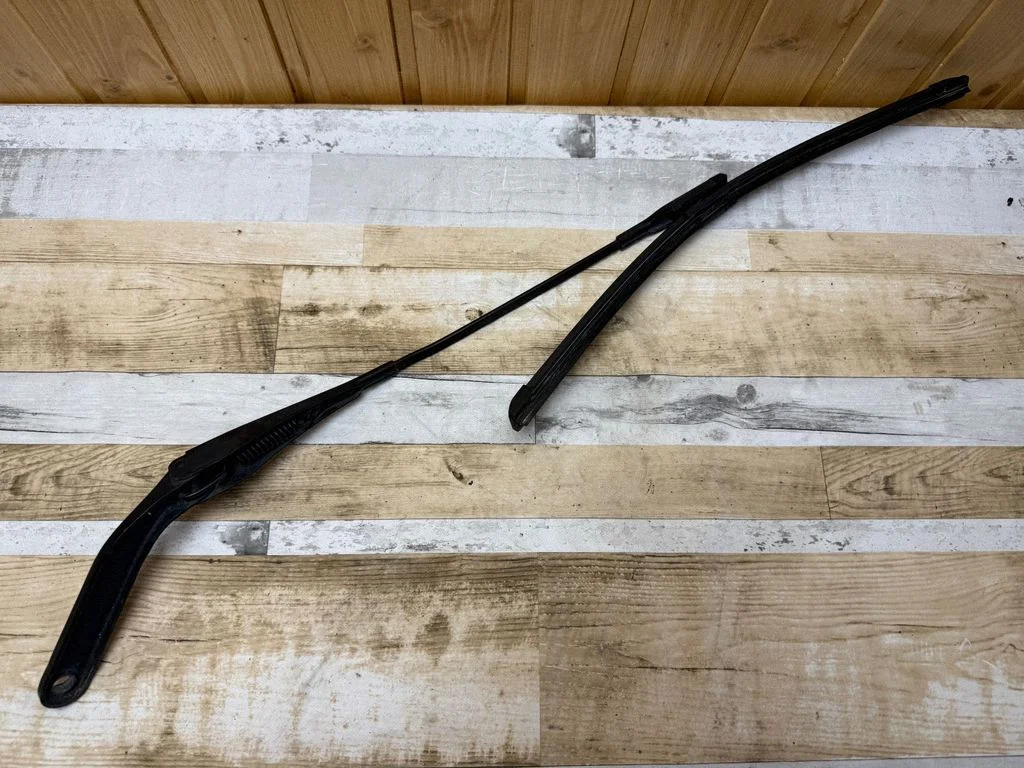 Front wiper blade arm 179500