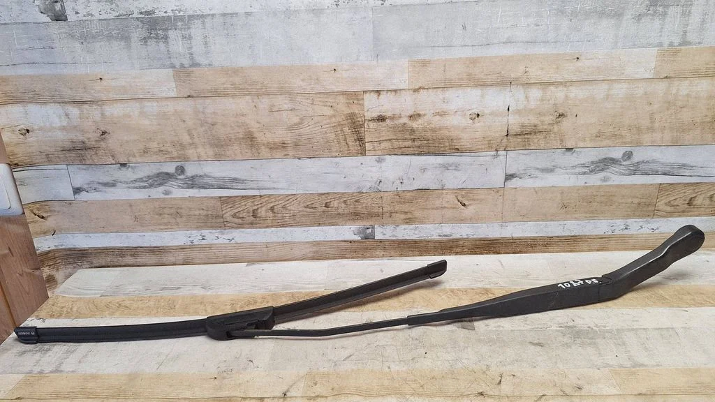 Front wiper blade arm 13140019
