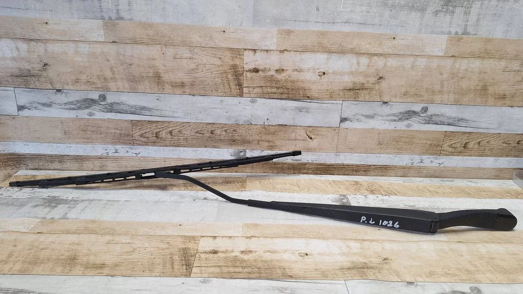 Front wiper blade arm – front left