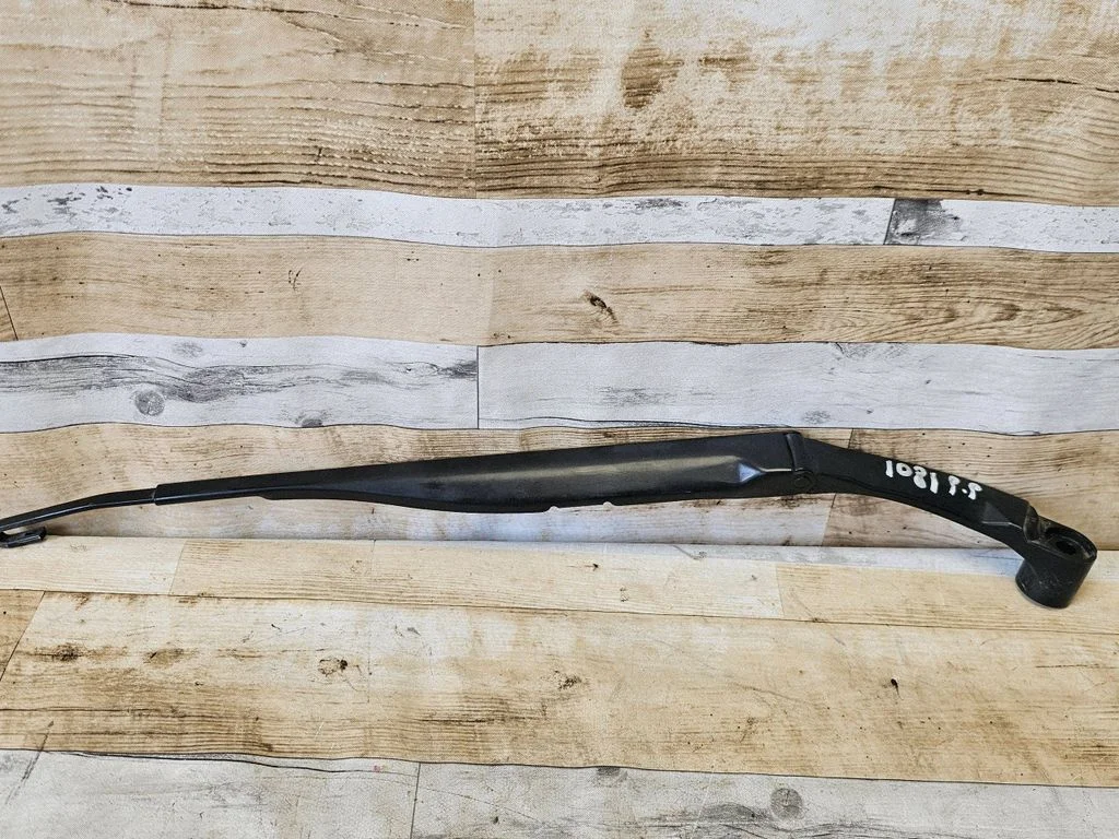 Front wiper blade arm G912F72