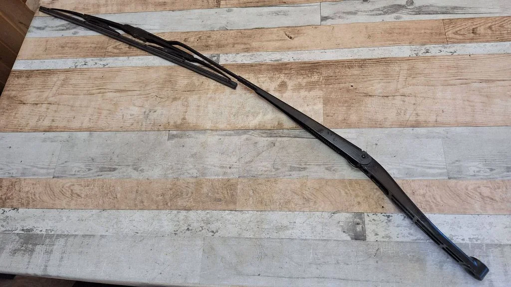 Front wiper blade arm – Opel Vectra C (2002-2005)