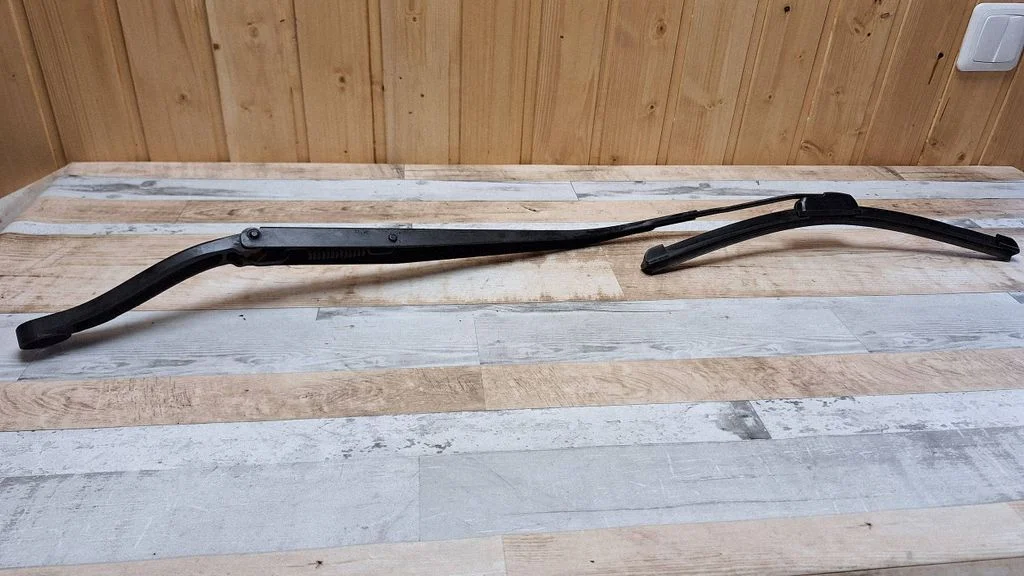 Front wiper blade arm – Opel Antara (2006-2016)