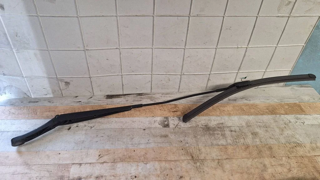 Front wiper blade arm 1K5955410B