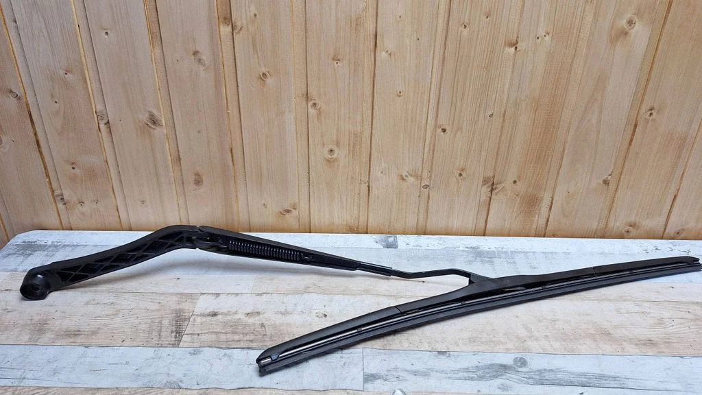 Front wiper blade arm 13227398