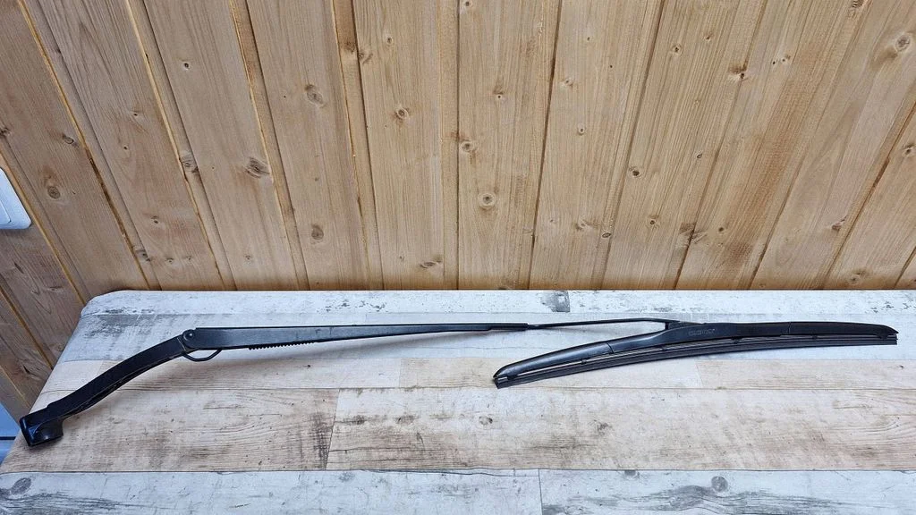 Front wiper blade arm 13227399