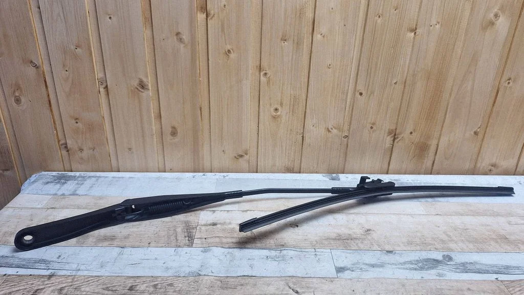 Front wiper blade arm 13111219