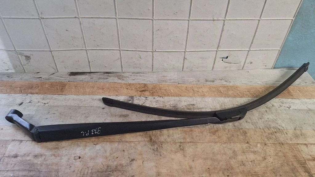 Front wiper blade arm – Toyota Auris 150 (2006-2012)