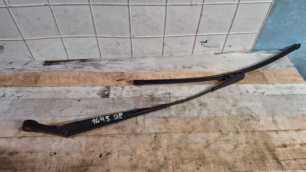 Front wiper blade arm – Opel Zafira B (2005-2014)