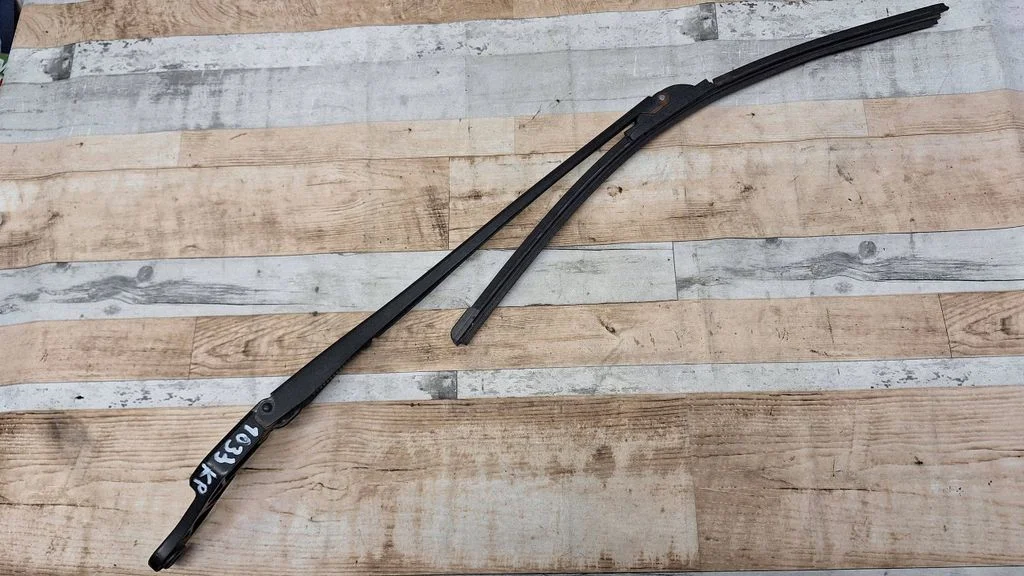 Front wiper blade arm 4B1955408D