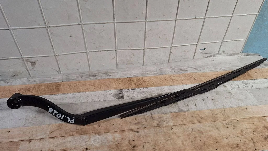 Front wiper blade arm AB3917C495AE