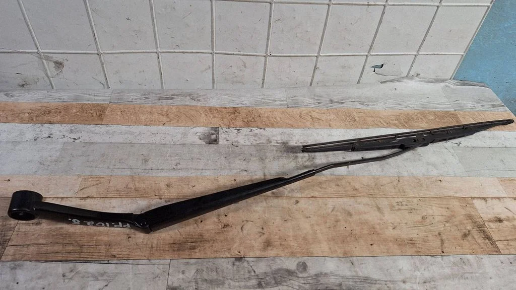 Front wiper blade arm AB3917B589AE
