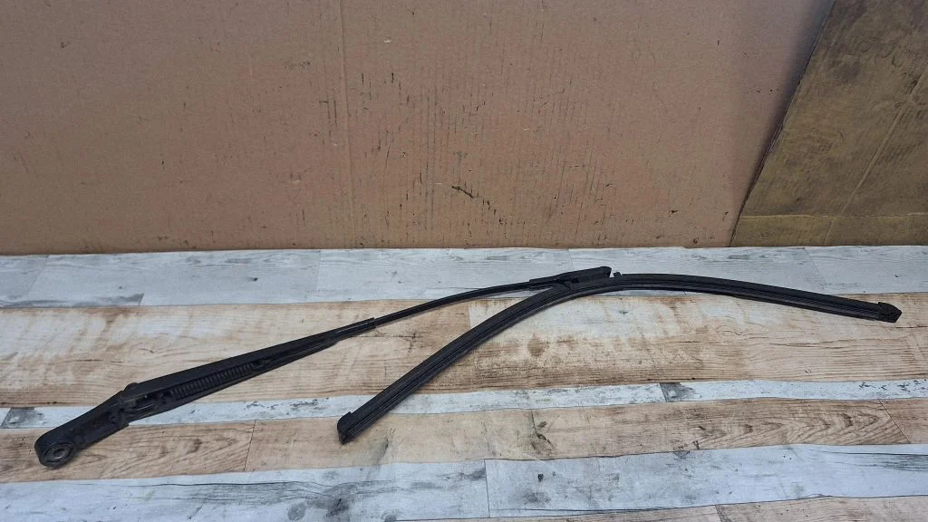 Front wiper blade arm 13145563