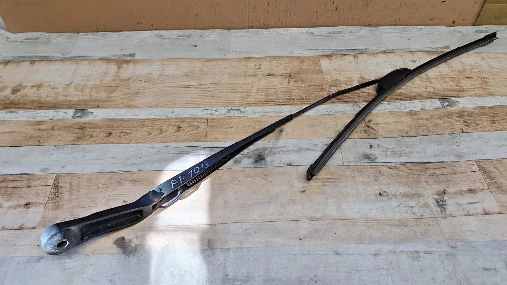 Front wiper blade arm 13140019