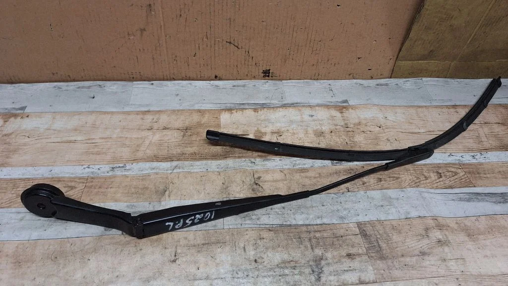 Front wiper blade arm CM5117C495BC