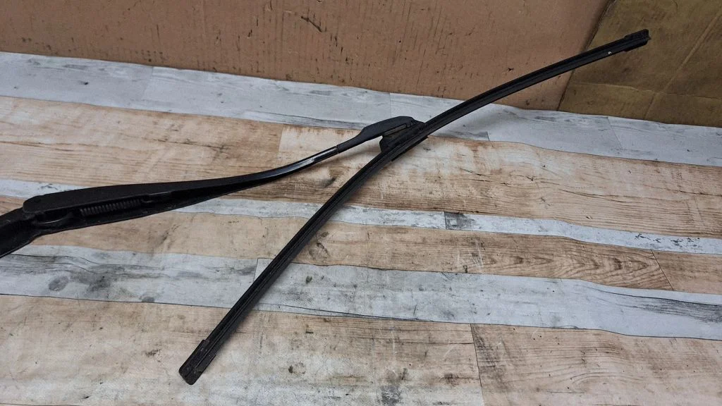 Front wiper blade arm 6161718246004