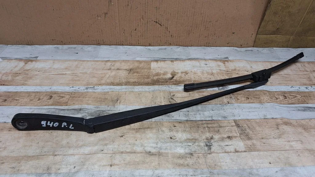 Front wiper blade arm 61617203157