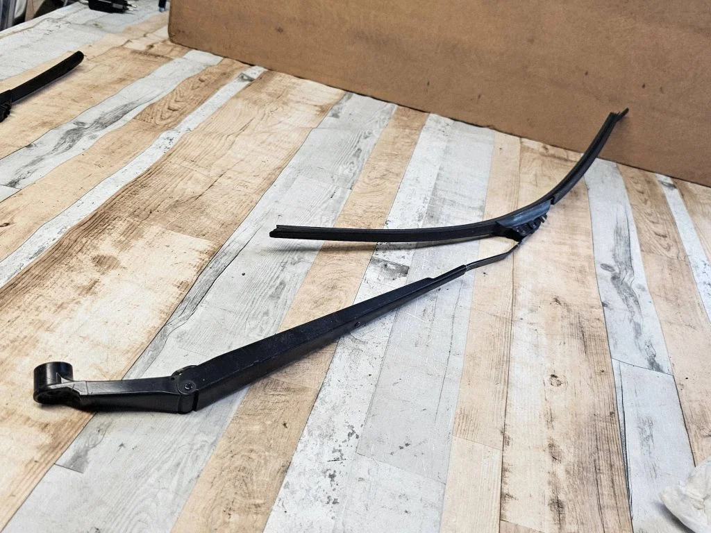 Front wiper blade arm 6597