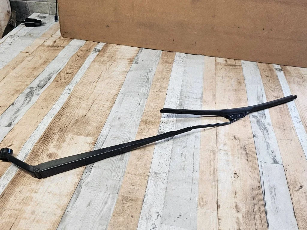 Front wiper blade arm 6598