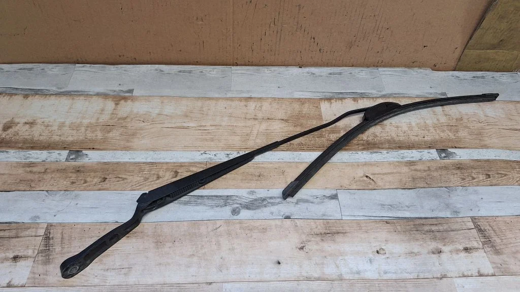 Front wiper blade arm – Volkswagen Golf IV (1998-2005)