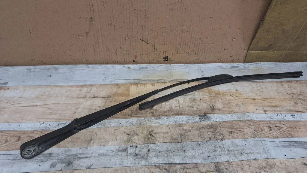 Front wiper blade arm – Opel Zafira A (1999-2005)