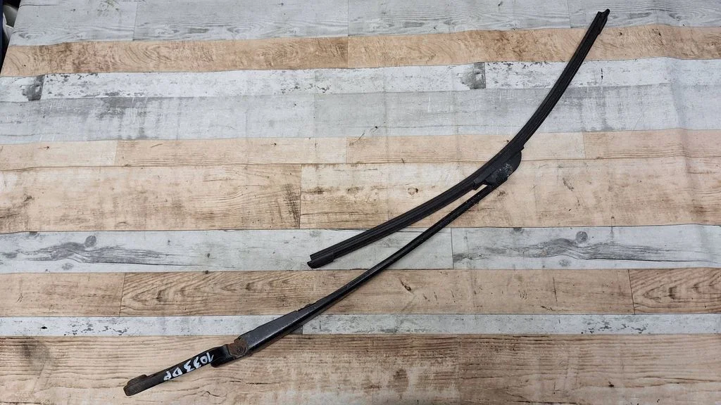 Front wiper blade arm 4B1955407D