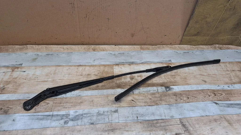 Front wiper blade arm – Opel Zafira B (2005-2014)