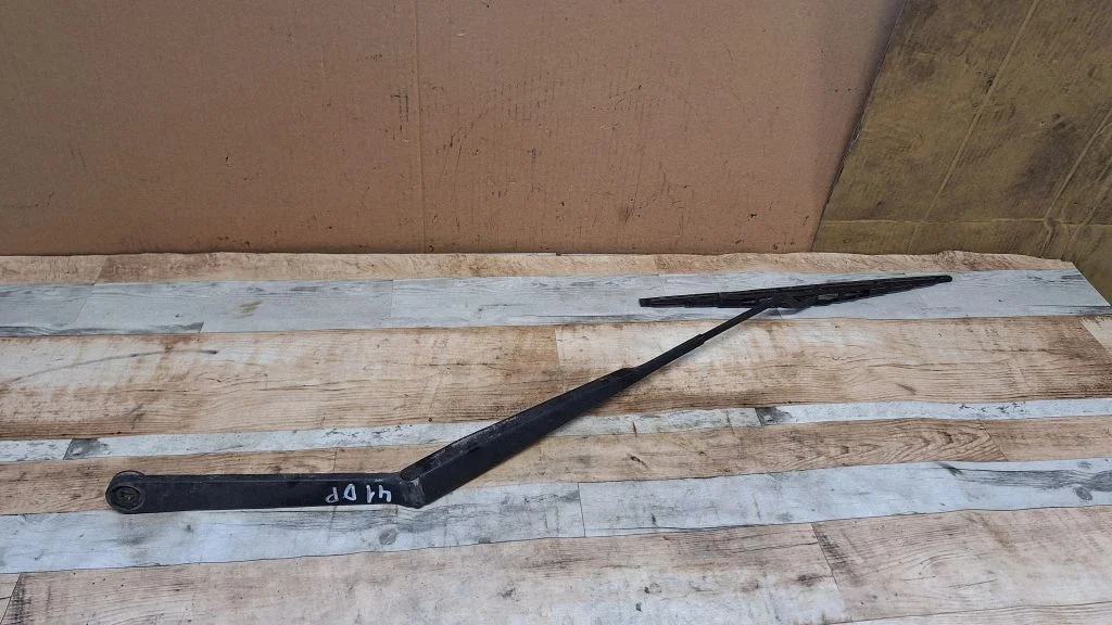 Front wiper blade arm – Nissan X-Trail T30 (2001-2007)