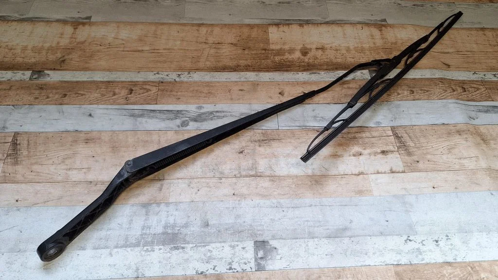 Front wiper blade arm – front left