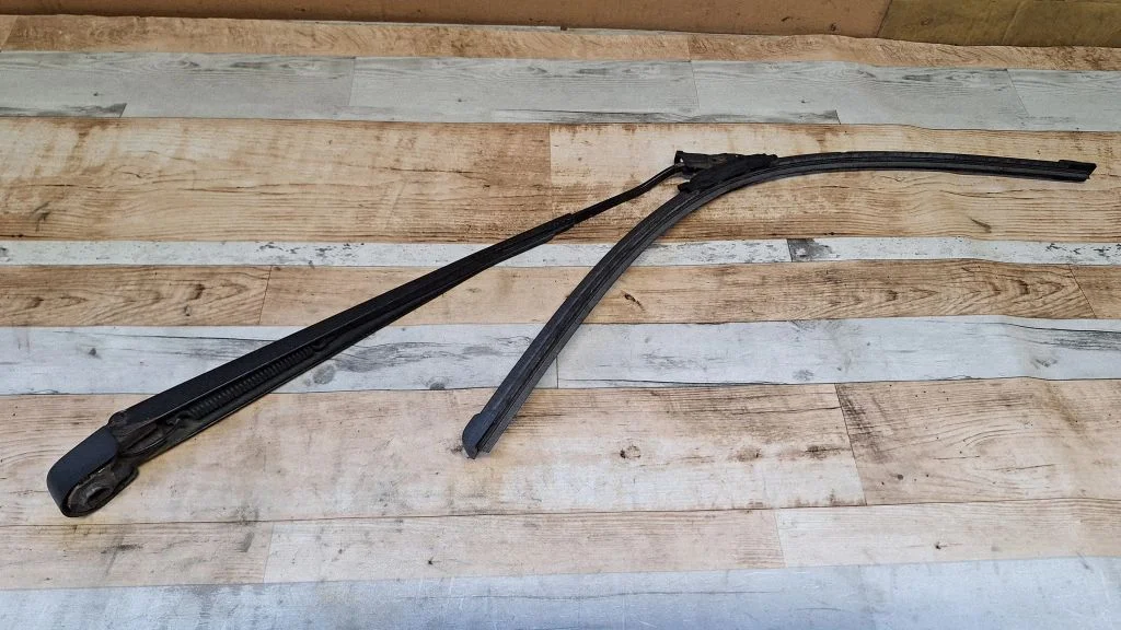 Front wiper blade arm – Renault Scenic I (1996-2003)