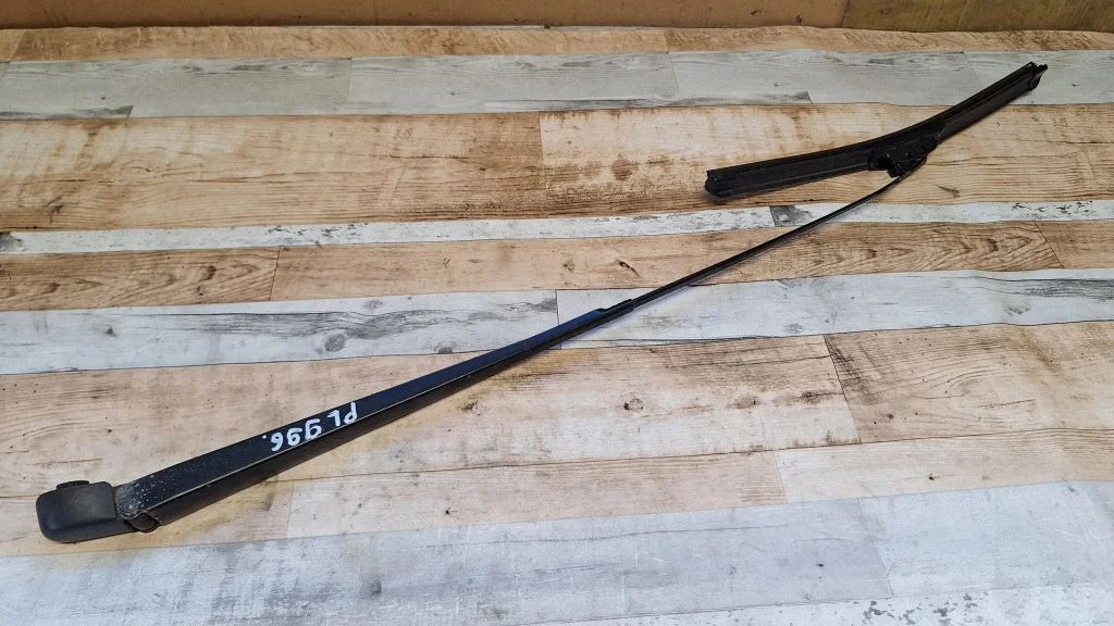 Front wiper blade arm – Renault Scenic I (1996-2003)