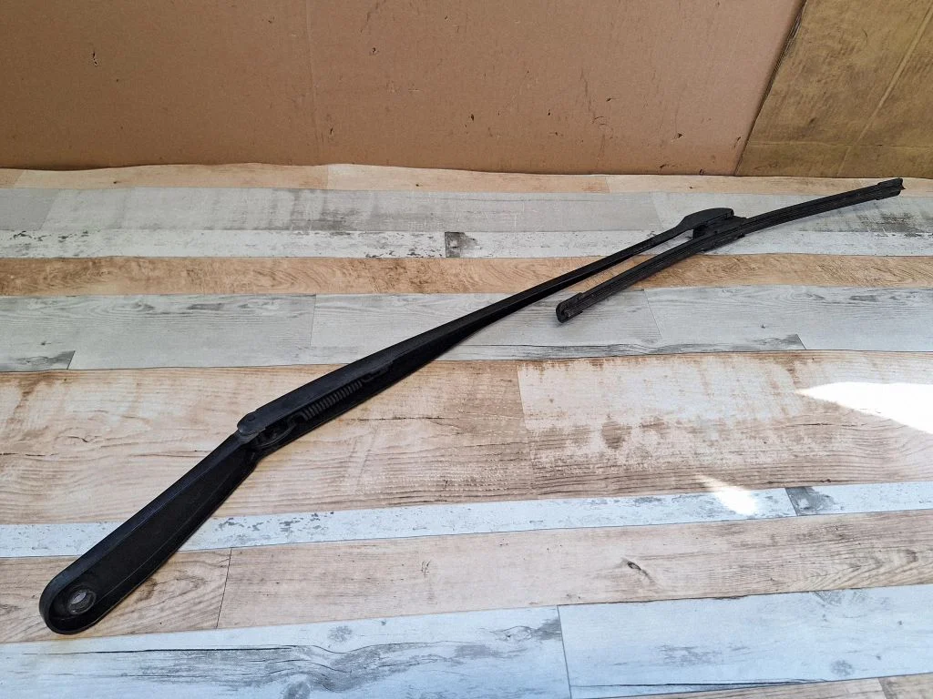 Front wiper blade arm 61617182593