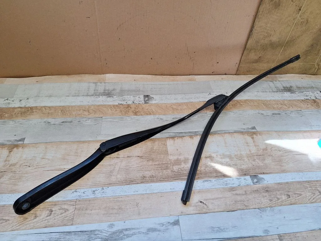Front wiper blade arm 61617182460