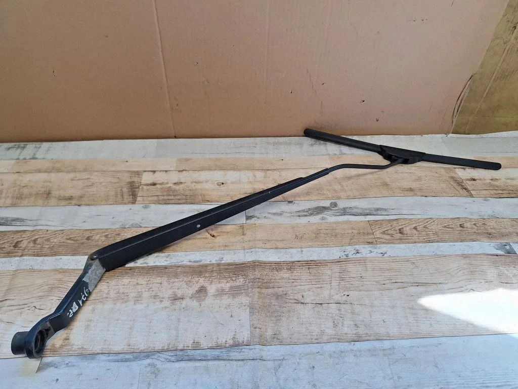 Front wiper blade arm – Mazda 5 (2005-2010)