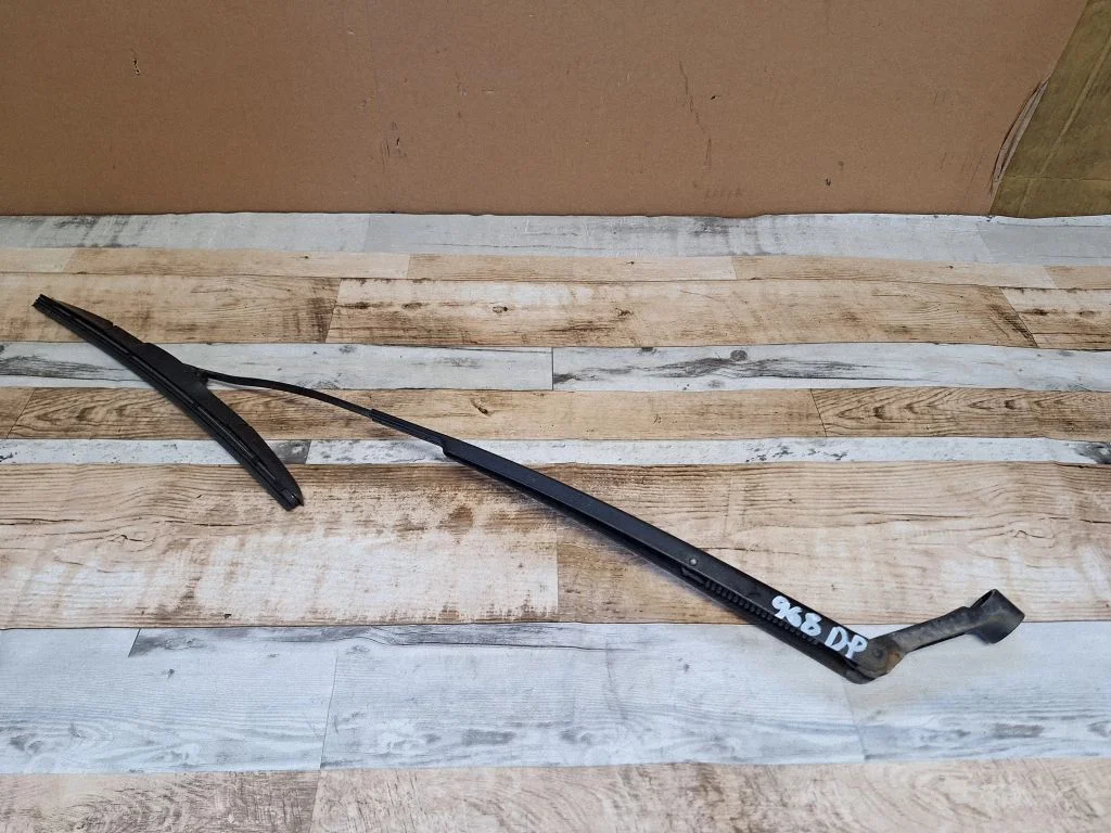 Front wiper blade arm – Toyota Yaris (2006-2011)