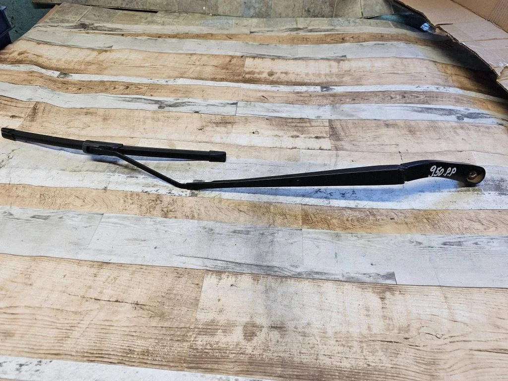 Front wiper blade arm 13227399