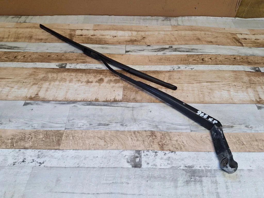 Front wiper blade arm – Toyota Yaris (2006-2011)