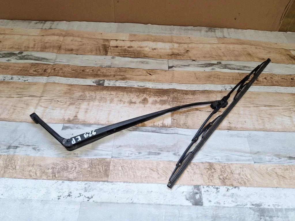 Front wiper blade arm – front left
